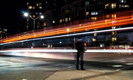 Licht, Stadt, Nacht, Straßenlaterne, Hochhäuser, Mann, Straße